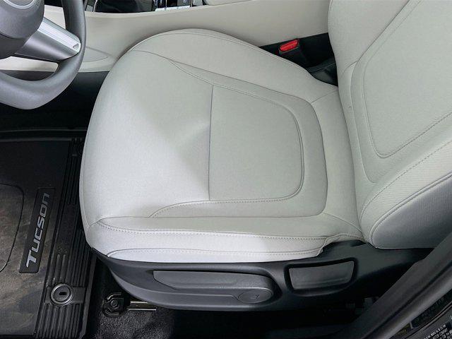 2025 Hyundai Tucson SE photo 4