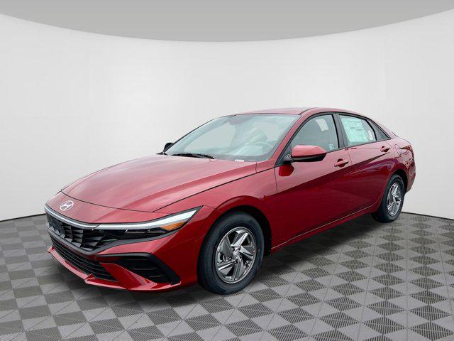 2025 Hyundai Elantra SE photo 2