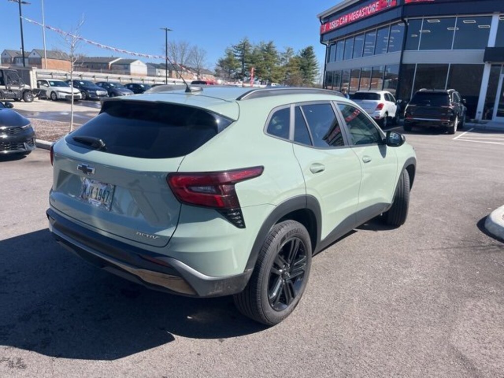 Used 2025 Chevrolet Trax ACTIV FWD ACTIV