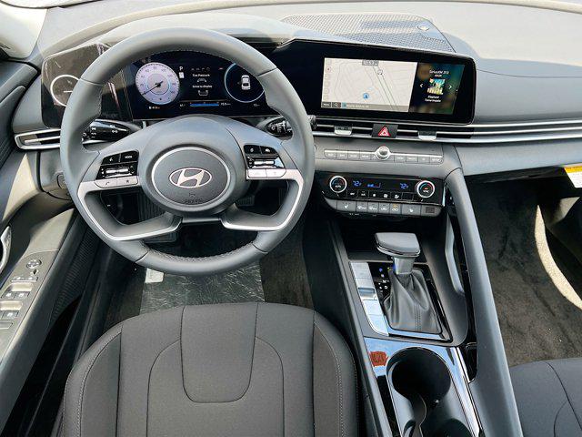 2025 Hyundai Elantra SEL - Photo 18