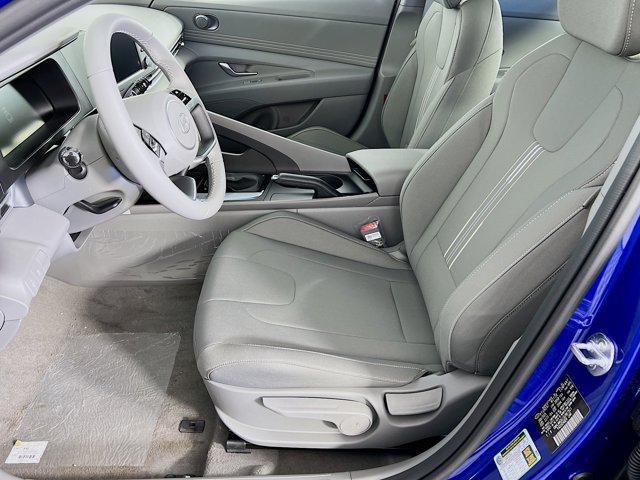 2025 Hyundai Elantra SEL Sport photo 3
