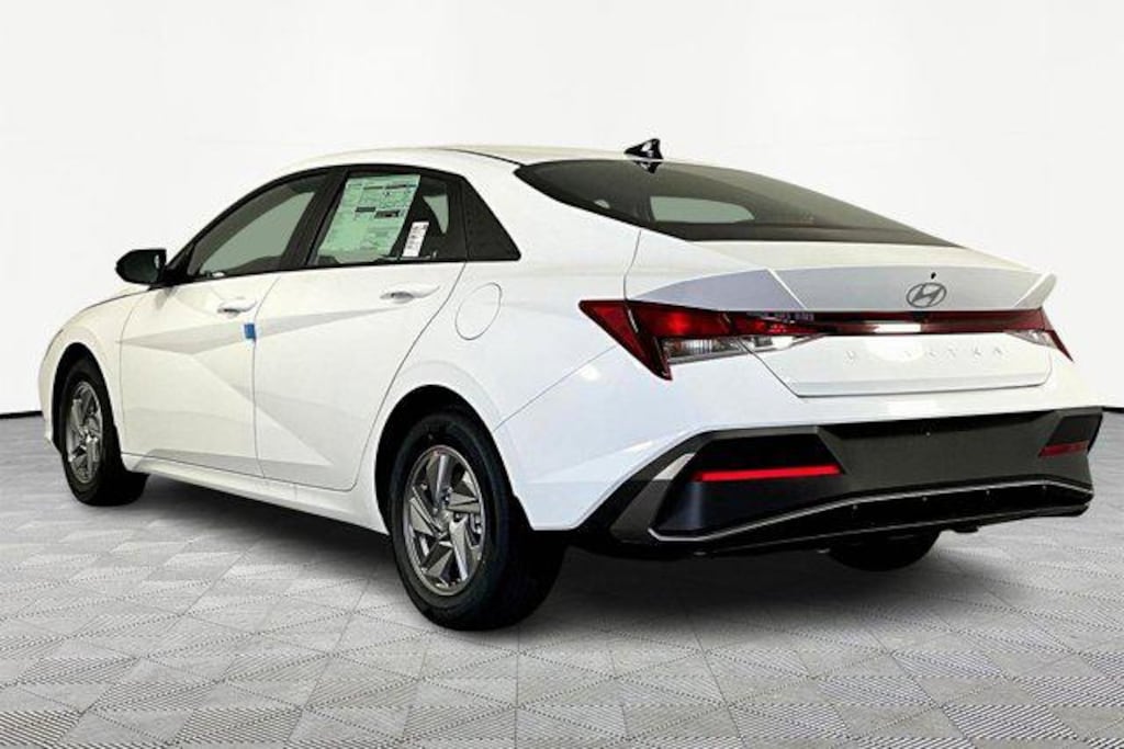New 2026 Hyundai Elantra SE Sedan