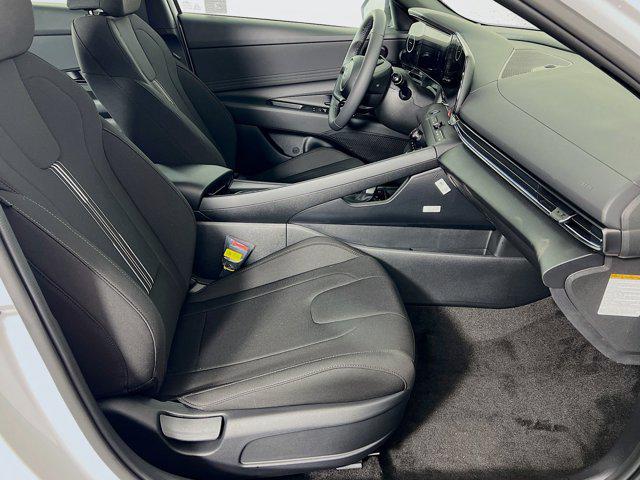 2025 Hyundai Elantra Blue - Photo 22