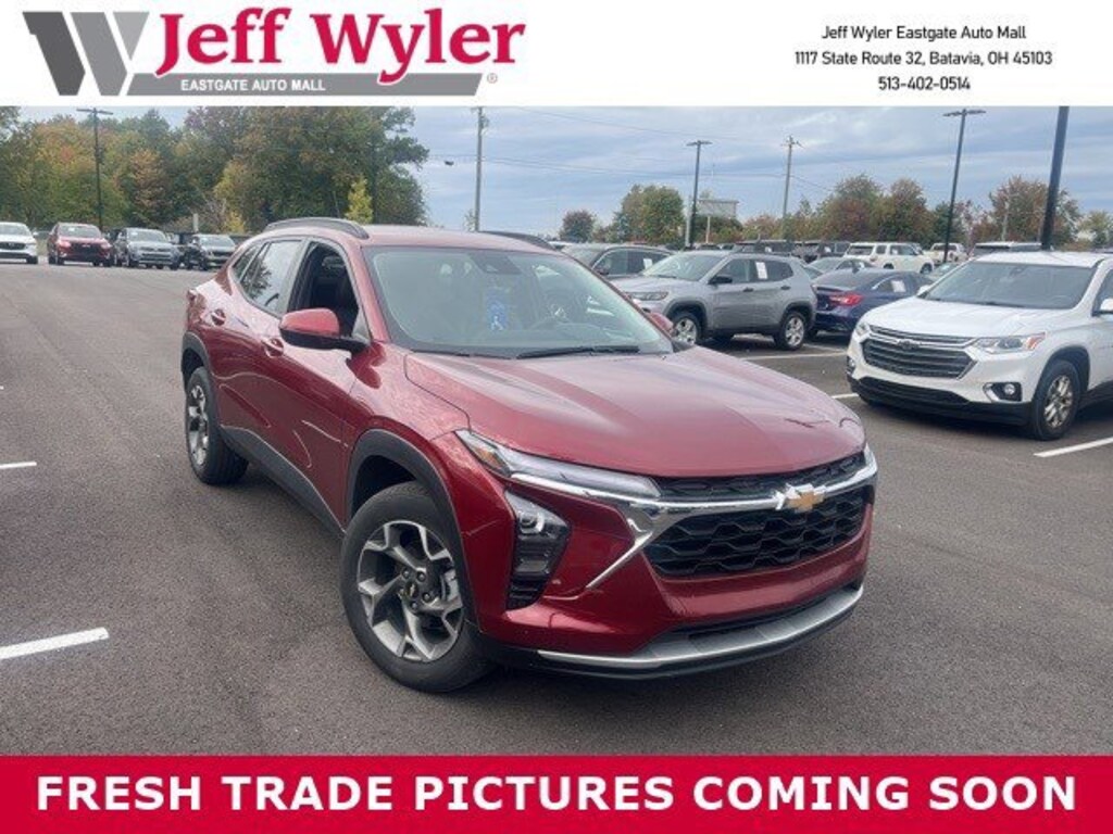 Used 2025 Chevrolet Trax LT FWD LT