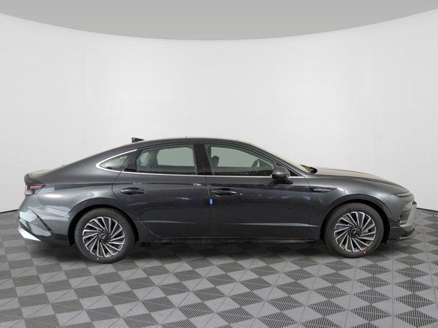 2025 Hyundai Sonata Hybrid Limited photo 2