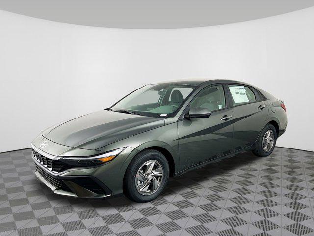 2025 Hyundai Elantra SE photo 2