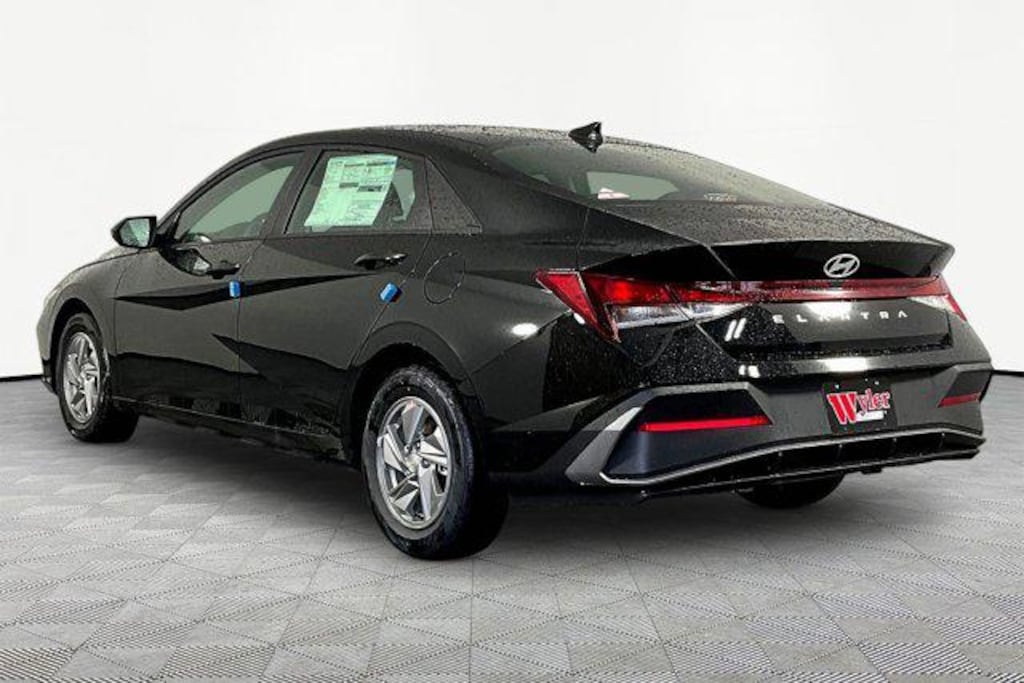 New 2026 Hyundai Elantra SE Sedan