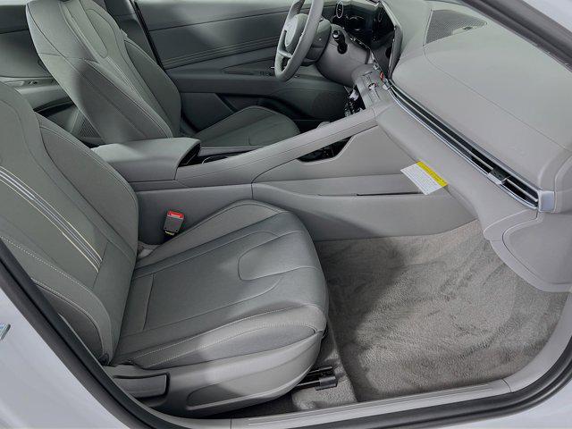2025 Hyundai Elantra SEL - Photo 22