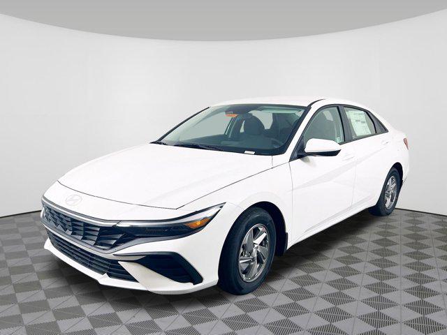2025 Hyundai Elantra SE photo 2