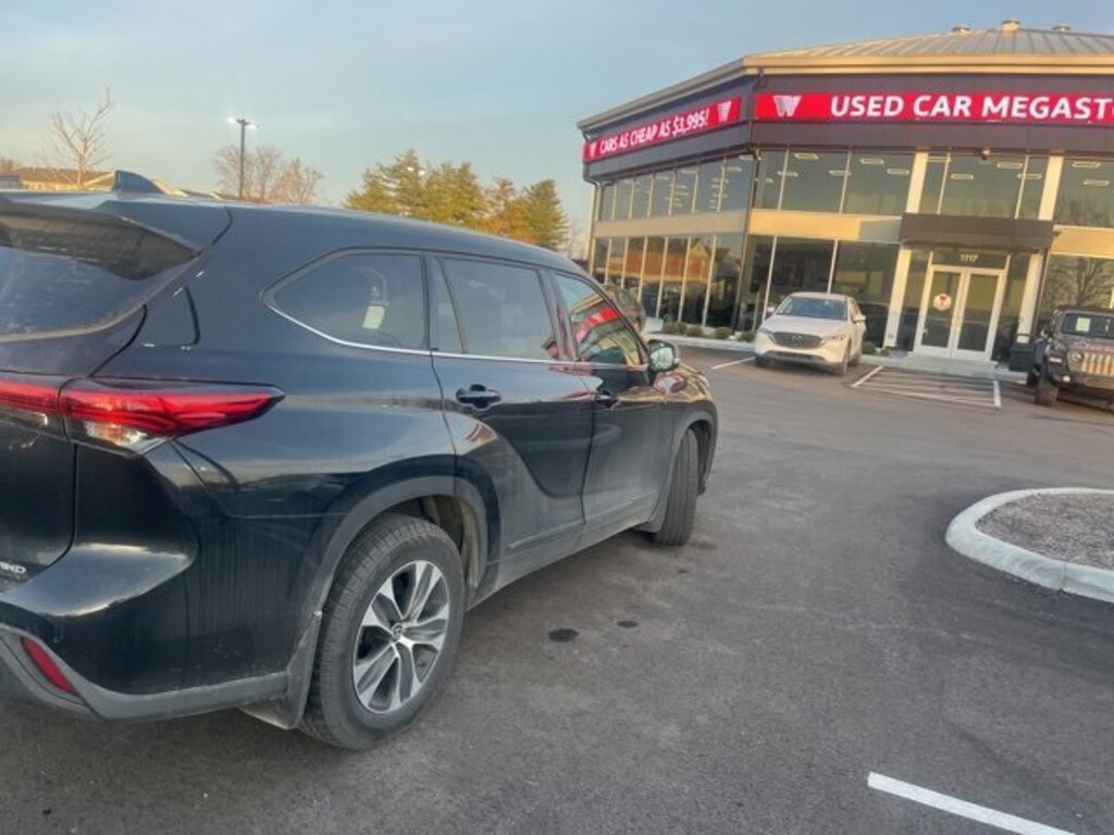 Used 2020 Toyota Highlander XLE XLE AWD