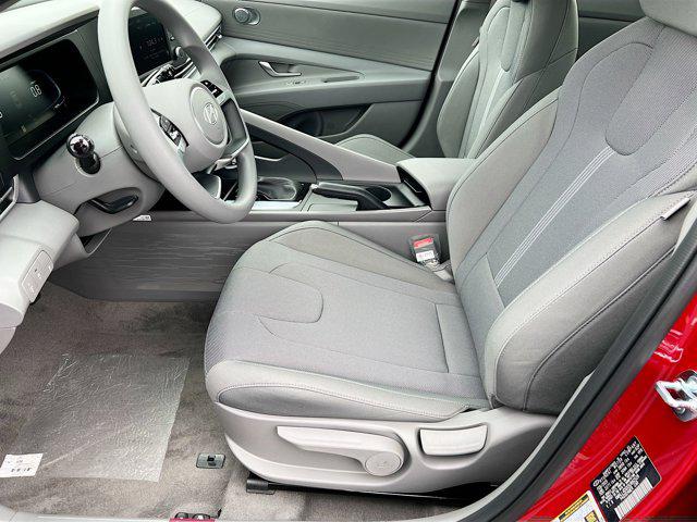2025 Hyundai Elantra SE photo 3