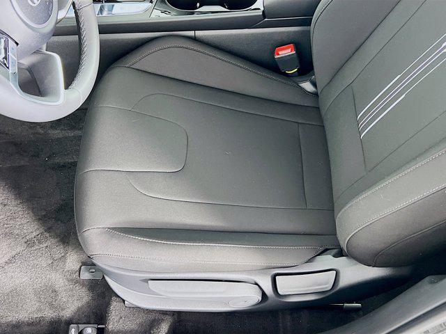 2025 Hyundai Elantra SEL Convenience photo 4