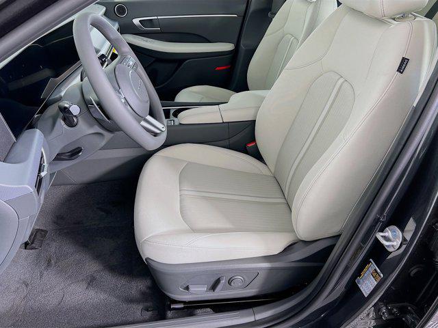 2025 Hyundai Sonata SEL photo 3