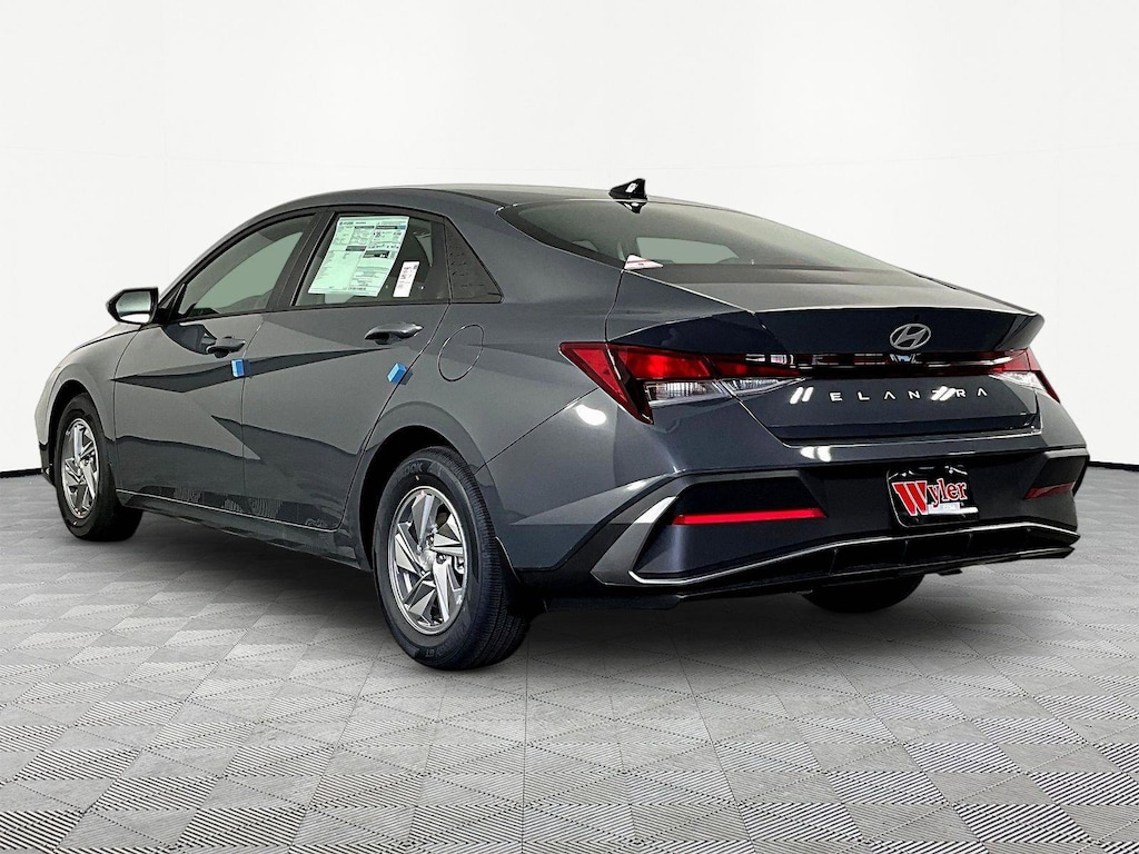 New 2026 Hyundai Elantra SE Sedan