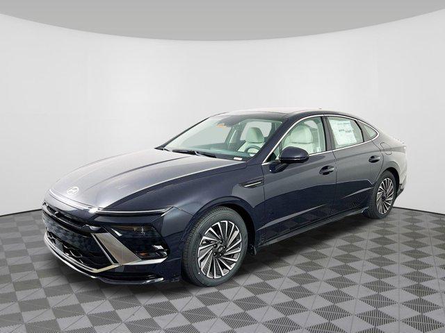 2025 Hyundai Sonata Hybrid Limited photo 2