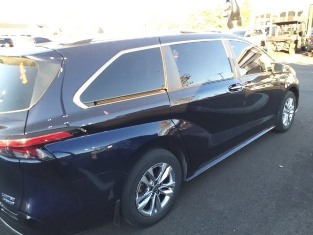 Used 2023 Toyota Sienna Limited Limited AWD 7-Passenger
