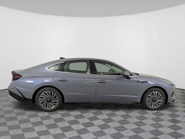 2025 Hyundai Sonata Hybrid SEL photo 2