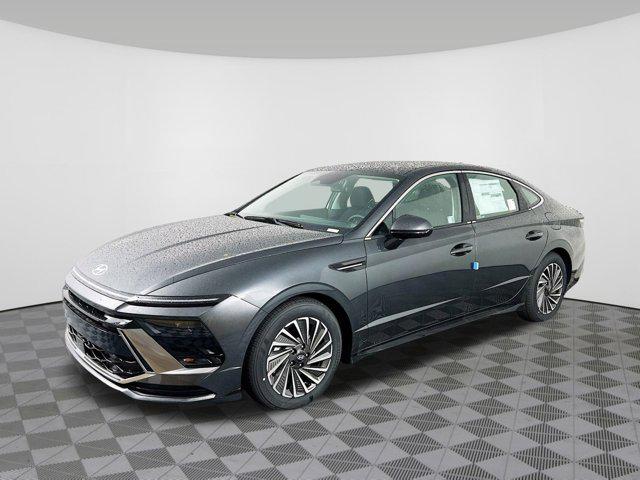 2025 Hyundai Sonata Hybrid SEL photo 2