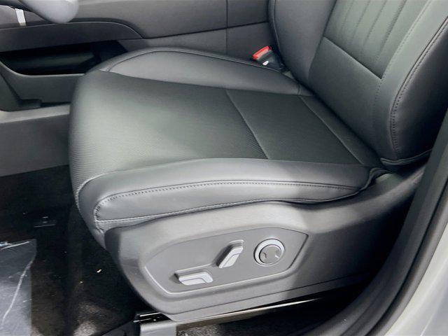 2025 Hyundai Santa Fe SEL photo 4