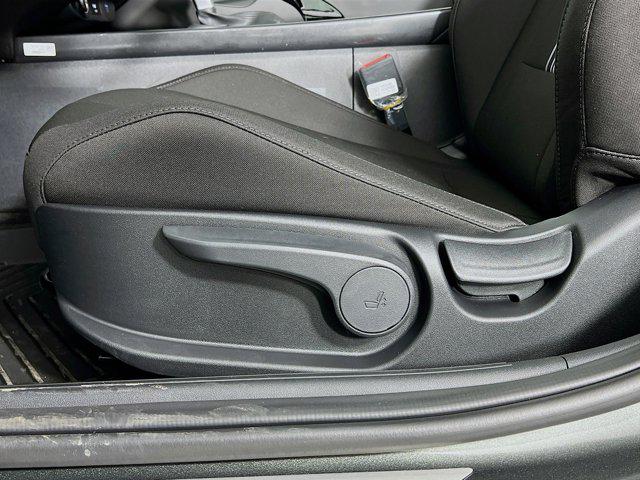 2025 Hyundai Elantra SEL Convenience photo 4
