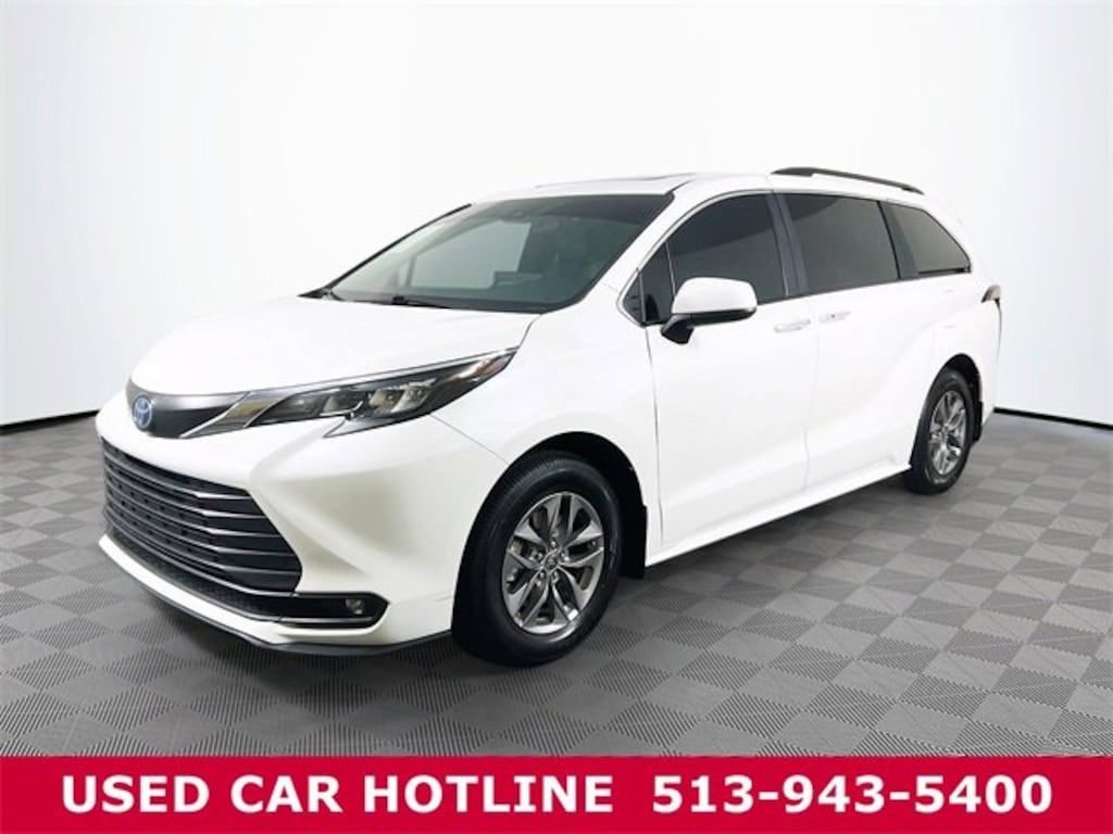 Used 2025 Toyota Sienna XLE XLE FWD 8-Passenger
