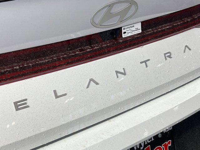 2025 Hyundai Elantra Blue - Photo 32