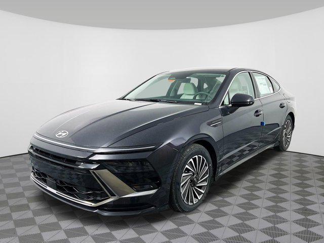 2025 Hyundai Sonata Hybrid SEL photo 2