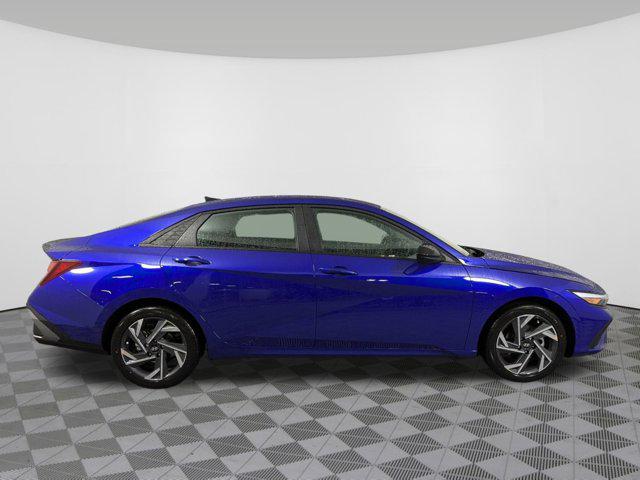 2025 Hyundai Elantra SEL Sport photo 2