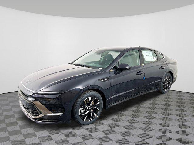 2025 Hyundai Sonata SEL photo 2