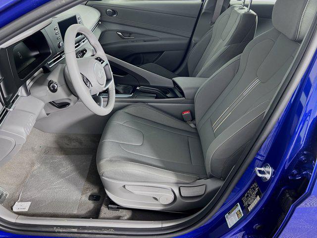 2025 Hyundai Elantra SEL Sport photo 3
