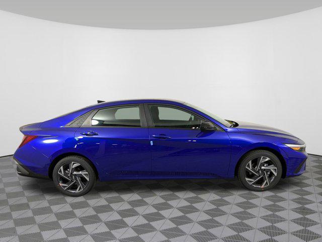 2025 Hyundai Elantra SEL Sport photo 2