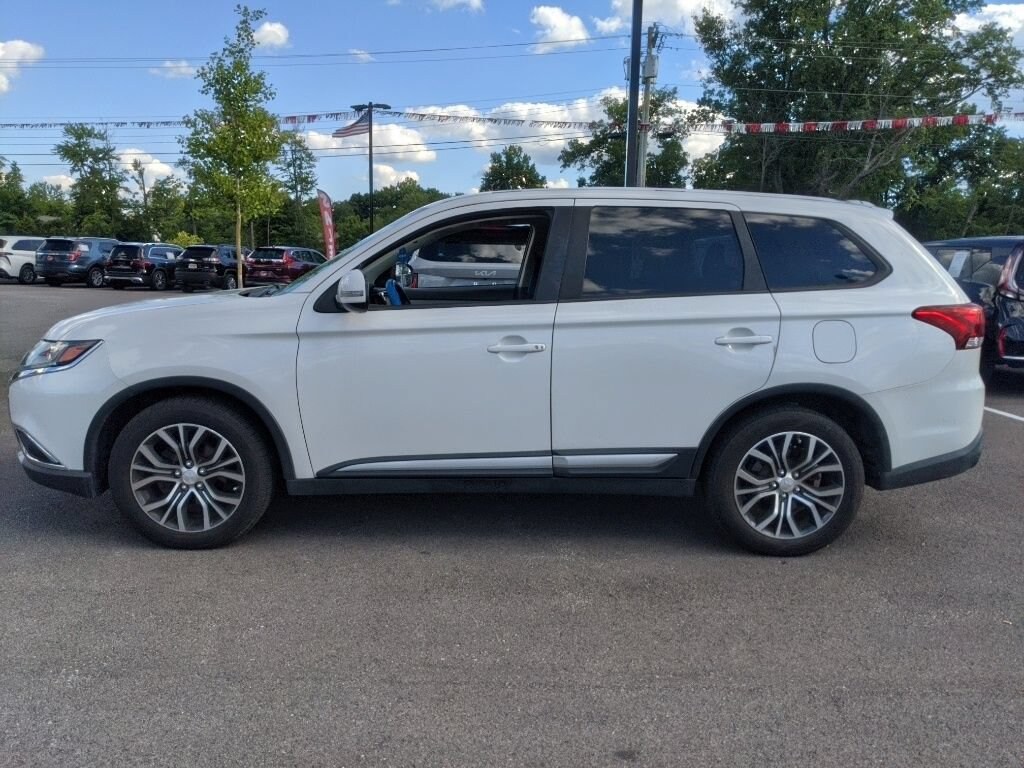 Used 2016 Mitsubishi Outlander SE AWC SE