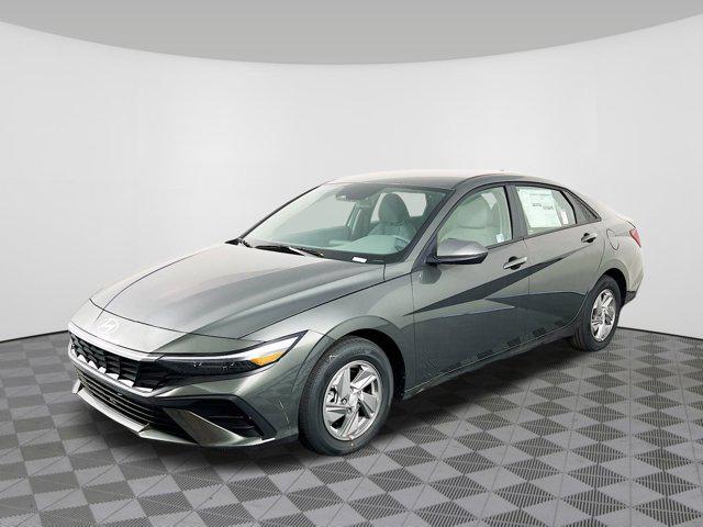 2025 Hyundai Elantra SE photo 2