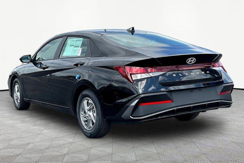 New 2026 Hyundai Elantra SE Sedan