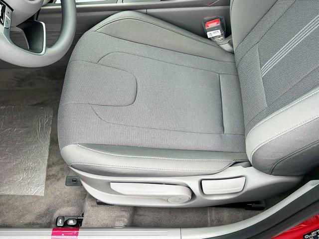 2025 Hyundai Elantra SE photo 4