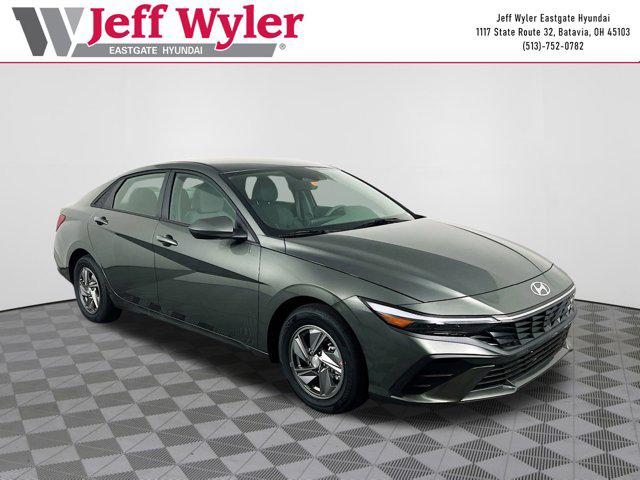 2025 Hyundai Elantra SE's photo