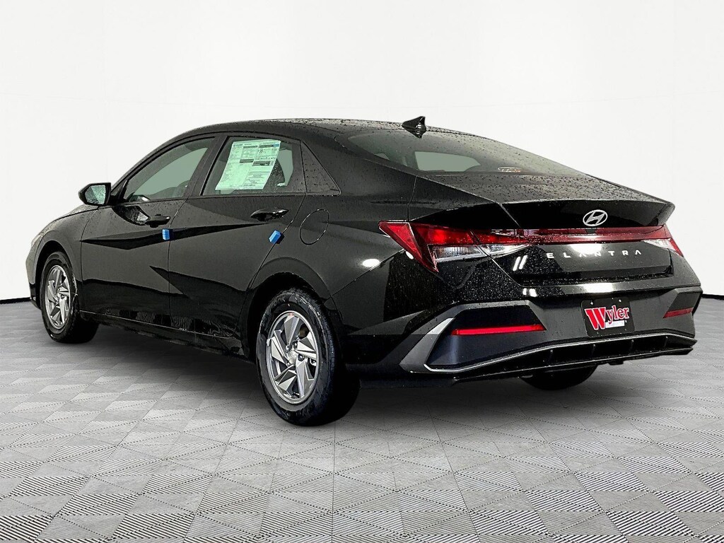 New 2026 Hyundai Elantra SE Sedan