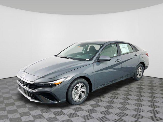 2025 Hyundai Elantra SE photo 2