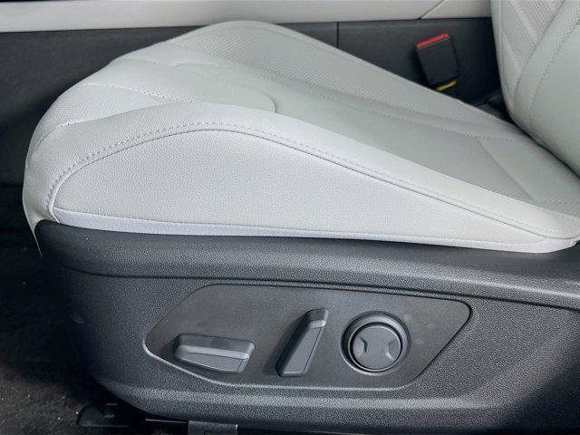 2025 Hyundai Elantra Limited photo 4