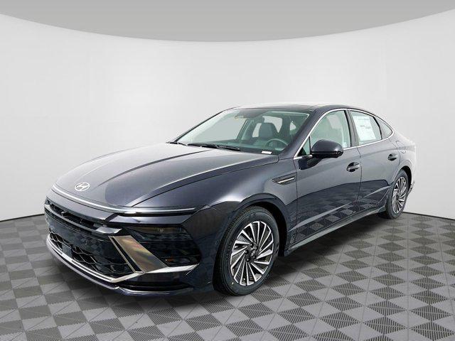 2025 Hyundai Sonata Hybrid Limited photo 2