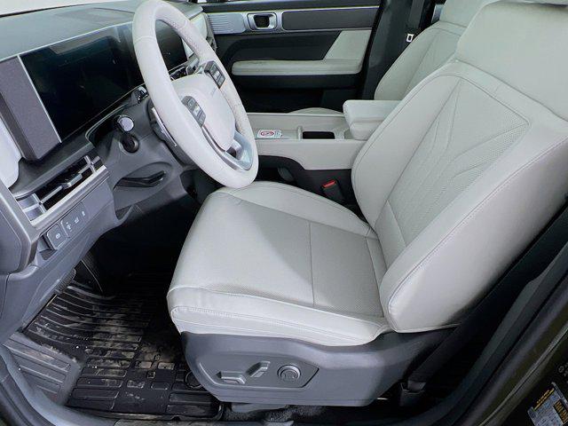 2025 Hyundai Santa Fe SEL photo 3