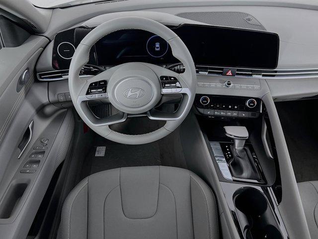 2025 Hyundai Elantra SEL - Photo 18