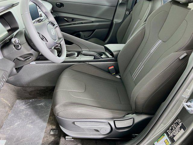 2025 Hyundai Elantra SEL Sport photo 3