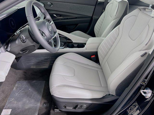 2025 Hyundai Elantra Hybrid Limited photo 3