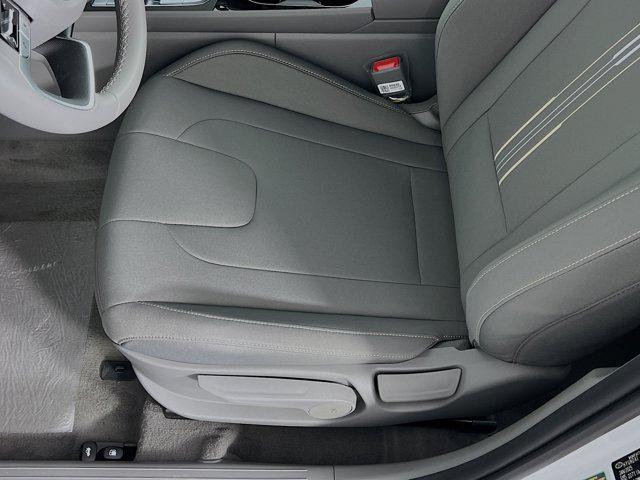 2025 Hyundai Elantra SEL Convenience photo 4