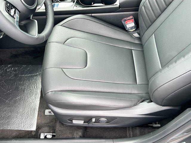 2025 Hyundai Elantra Hybrid Limited photo 4