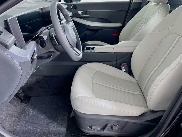 2025 Hyundai Sonata SEL photo 3