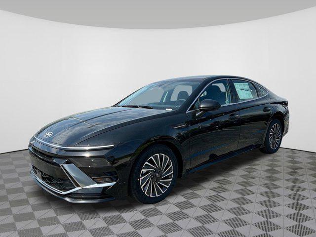 2025 Hyundai Sonata Hybrid SEL photo 2