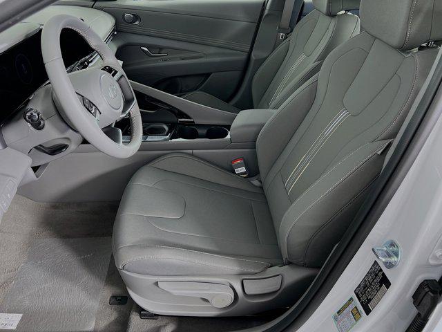 2025 Hyundai Elantra SEL Convenience photo 3