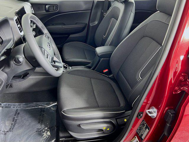 2025 Hyundai Venue Limited photo 3